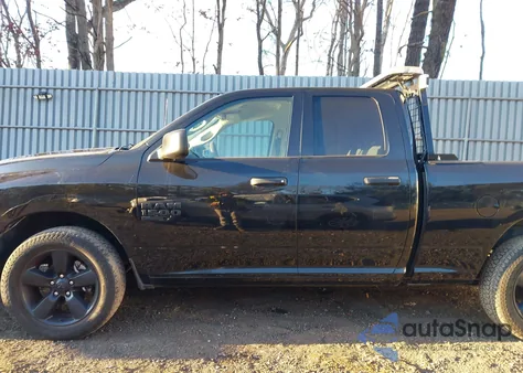 2021 Ram 1500 Classic Express 4X4 6'4 Box из США, поврежденный, VIN 1C6RR7FG6MS574341